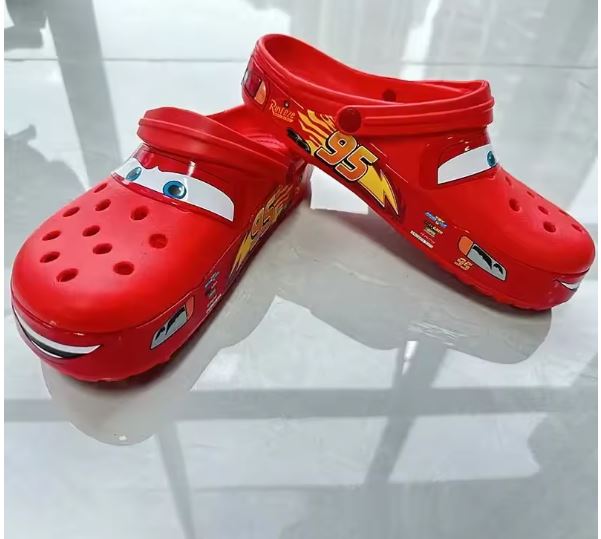 Lightning McQueen EVA “Holey” Sandals – Cartoon Flip-Flops for Men, Outdoor & Beach Use